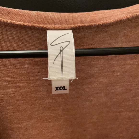 Tee - Picture 5 of 6